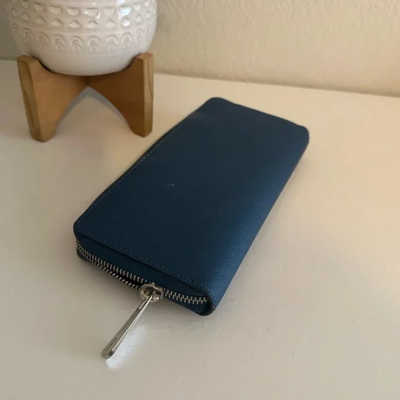 Michael Kors Blue Wallet EUC Saffiano - Picture 5 of 5